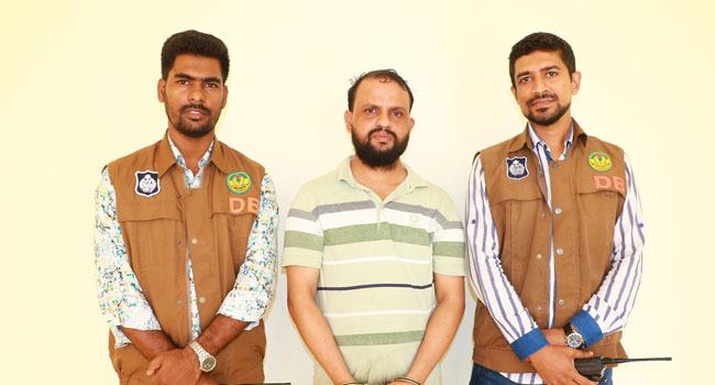 অবশেষে রাজশাহী পুলিশের হাতে ধরা পড়ল ভুয়া নির্বাচন কমিশনার