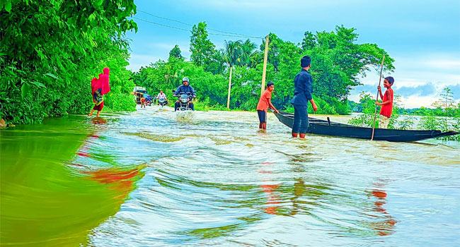 তাহিরপুরে বাড়ছে পাহাড়ি ঢলের পানি, উদ্বেগ আর উৎকণ্ঠায় মানুষ