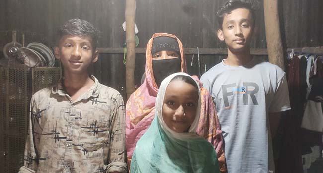 ৩ এতিম সন্তান নিয়ে মানবেতর জীবন কাটাচ্ছেন নোয়াখালীর আসমা