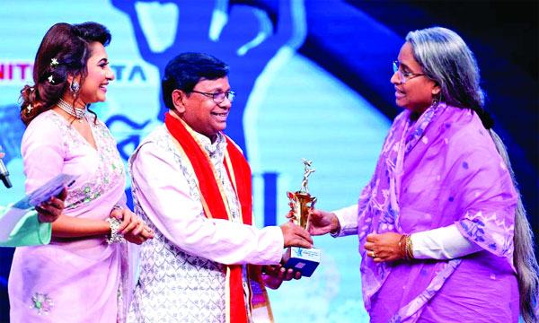 গর্বিত বাবা সম্মাননায় ভূষিত লিজার বাবা