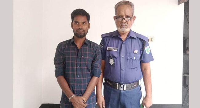 ধুনটে ছাত্রীর শ্লীলতাহানির অভিযোগে শিক্ষক গ্রেফতার