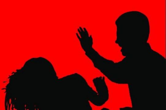 কুলিয়ারচরে যৌতুকের দাবিতে গৃহবধূকে মারধরের অভিযোগ