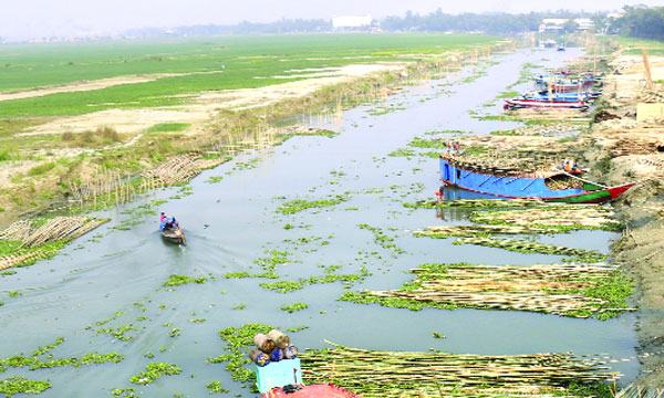নাব্যতা সঙ্কটে নদীমাতৃক দেশ