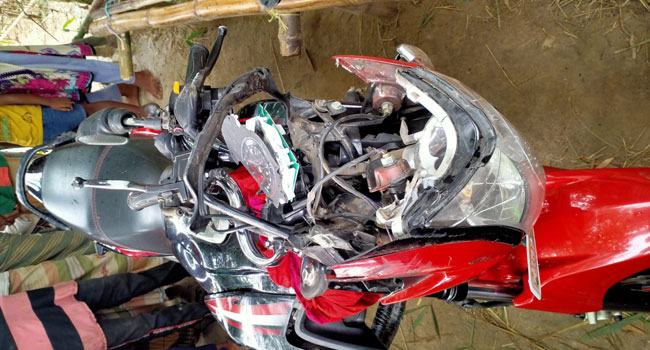 ট্রাকের ধাক্কায় মোটরসাইকেল আরোহী নিহত, ব্যাগে মিলল ফেনসিডিল
