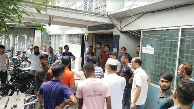 খুলনায় পত্রিকা অফিসে হামলা