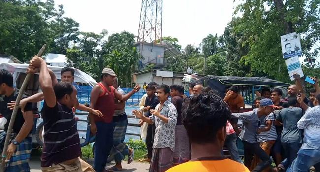 পাথরঘাটায় প্রধান শিক্ষকের নারী কেলেঙ্কারীর প্রতিবাদে হামলা, আহত ৫