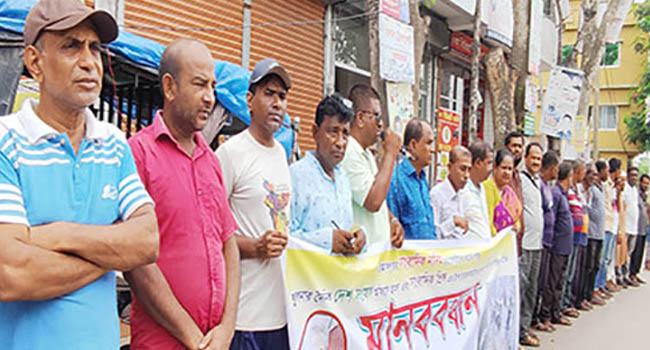 খুলনায় পত্রিকা অফিসে হামলার প্রতিবাদ