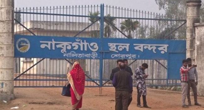 শেরপুর নাঁকুগাও ৩ বছর পর ইমিগ্রেশন দিয়ে যাত্রী পারাপার শুরু