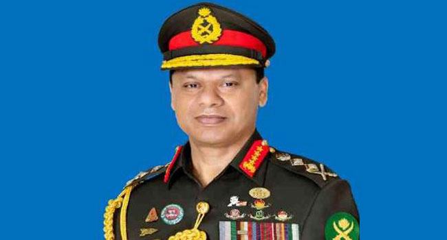 স্ত্রীকে নিয়ে হজে রওনা হয়েছেন সেনাপ্রধান