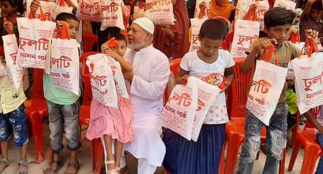 ঈশ্বরদীতে জামায়াতের উদ্যোগে এতিম শিশুদের ঈদবস্ত্র বিতরণ