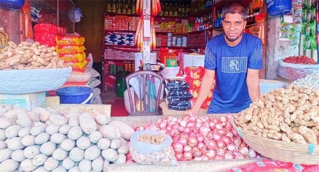 কাউখালীতে কাঁচামরিচ ও আদার কেজি ৪০০ টাকা