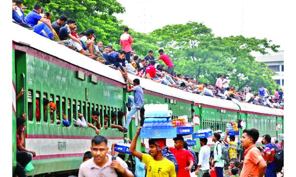 ঘরে ফেরা মানুষের দুর্ভোগ