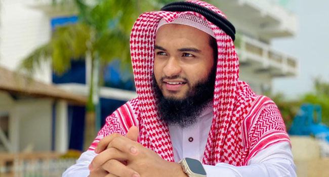 অনলাইনে কোরআন শেখান হাফেজ কামরুল আলম