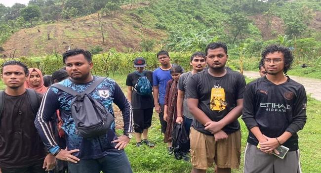 মীরসরাইয়ে ঝর্ণা দেখতে গিয়ে আটকে পড়া ১৫ পর্যটক উদ্ধার