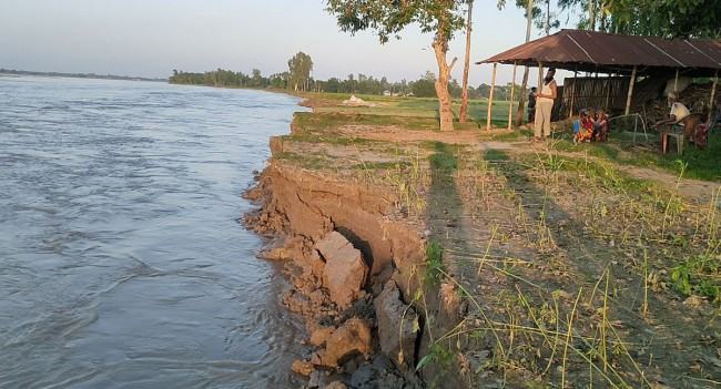 ভাঙনে দিশেহারা তিস্তাপাড়ের মানুষ
