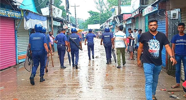 অষ্টগ্রামে বিএনপি'র মিছিলে আওয়ামী লীগের হামলা, পরে ধাওয়া পাল্টা ধাওয়া