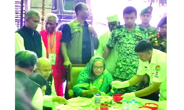 নৌকা প্রতীকে ভোট চাইলেন প্রধানমন্ত্রী