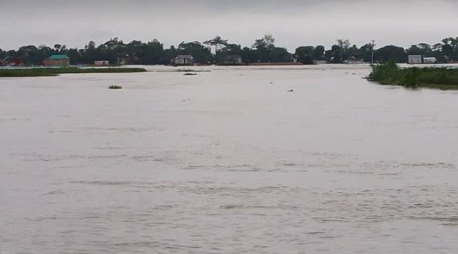 সুনামগঞ্জে টানা বর্ষণে বাড়ছে পানি, বিপর্যস্ত জনজীবন