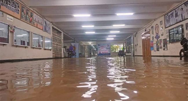 সিলেট ওসমানী হাসপাতালে বন্যার পানি