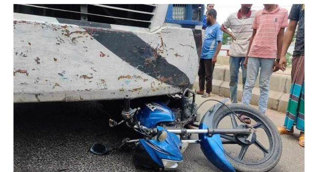 নারায়ণগঞ্জে বাসচাপায় শিল্প কারখানার কর্মকর্তা নিহত
