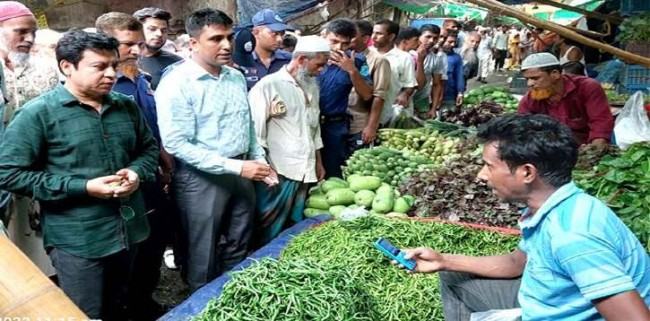নারায়ণগঞ্জে কাঁচামরিচের কেজি নেমে এলো ১০০ টাকায়