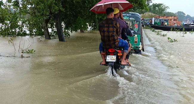 দোয়ারাবাজারে বেড়িবাঁধ ভেঙে ৫ ইউনিয়ন প্লাবিত