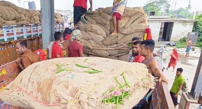 বেনাপোল বন্দর দিয়ে ৩ দিনে এলো ১২৩ টন কাঁচা মরিচ