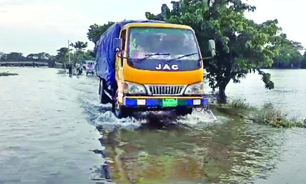 দোয়ারাবাজারে বেড়িবাঁধ ভেঙে ৫ ইউনিয়ন প্লাবিত