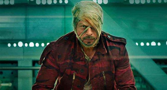 নাক দিয়ে ঝরঝর করে রক্ত পড়ছে শাহরুখের, নিয়ে যাওয়া হলো হাসপাতালে