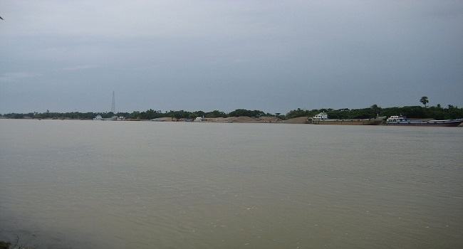 কংশ নদে ইঞ্জিনচালিত নৌকা ডুবে নিখোঁজ ৩