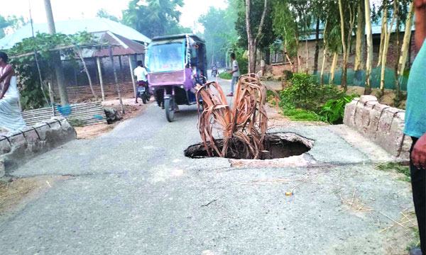 শেরপুরে ভাঙা কালভার্টে এলাকাবাসীর ভোগান্তি
