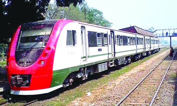 মিরসরাই-সীতাকুণ্ডের কর্মজীবীদের যাতায়াতে দুর্ভোগ