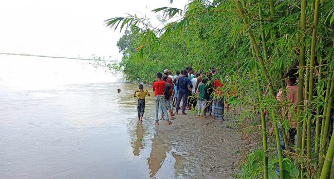 লালমনিরহাটে তিস্তায় নৌকাডুবি : নিখোঁজ ১ জনের লাশ উদ্ধার