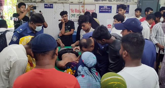 মুন্সীগঞ্জে দু’পক্ষের সংঘর্ষে কলেজছাত্র গুলিবিদ্ধ