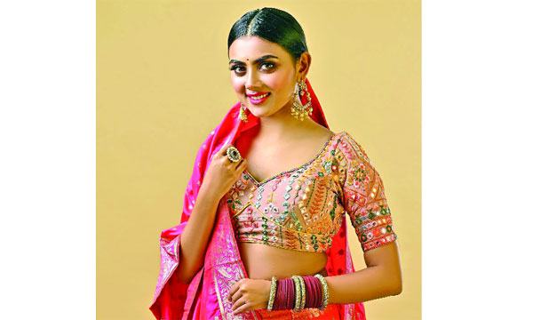 অভিষেকেই অবিস্মরণীয় ইধিকা পাল