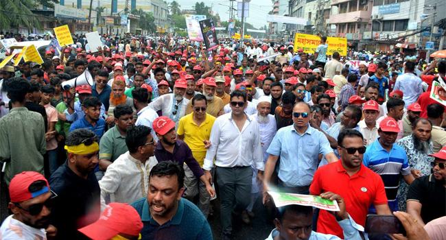 দিপু ভুঁইয়ার নেতৃত্বে নারায়ণগঞ্জের হাজার হাজার নেতাকর্মীর শোডাউন