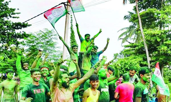 পশ্চিমবঙ্গের পঞ্চায়েত ভোটে তৃণমূলের বিশাল জয়