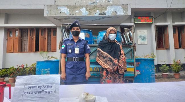 সাতক্ষীরায় ২ হাজার লিটার ভেজাল মধুসহ নারী আটক