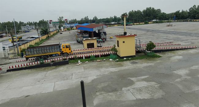 বাংলাবান্ধা স্থলবন্দর দিয়ে আমদানি-রফতানি বন্ধ