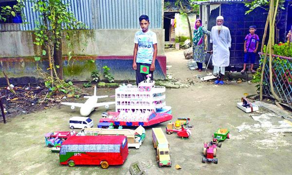খুদে বিজ্ঞানী হিমেলের বিমান ও লঞ্চ তৈরি