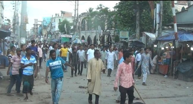 জয়পুরহাটে আ’লীগ বিএনপি সংঘর্ষ, আহত ৩৭