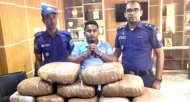সোনারগাঁওয়ে গাঁজাসহ মাদক কারবারি গ্রেফতার