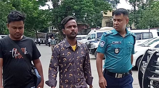 ডিবি কার্যালয়ে হিরো আলম