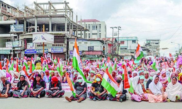 মনিপুরে ২ নারীকে দলবদ্ধ ধর্ষণ, বিবস্ত্র করে হেনস্তা