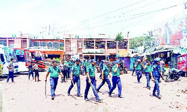 বরিশালে বাস টার্মিনাল দখল নিয়ে আ’লীগের ২ গ্রুপে সংঘর্ষ : আহত ১০