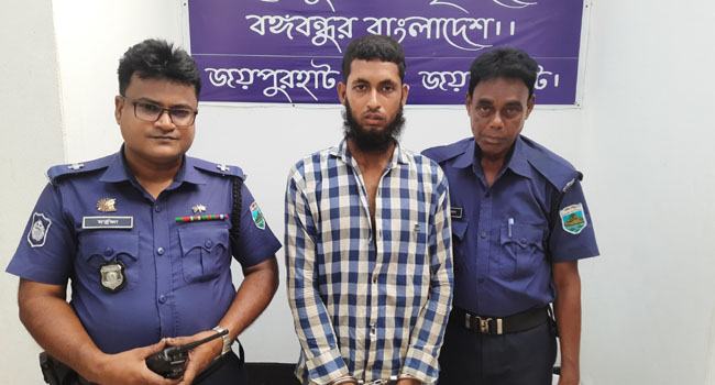 চুরির অপবাদে স্ত্রীর চুল কেটে দেয়ায় স্বামী আটক
