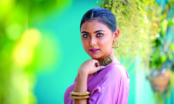 ‘প্রিয়তমা’ দেখতে কলকাতা থেকে ঢাকায় ইধিকা
