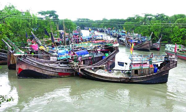 ৬৫ দিনের নিষেধাজ্ঞা শেষে আজ সাগরে জাল ফেলবেন জেলেরা