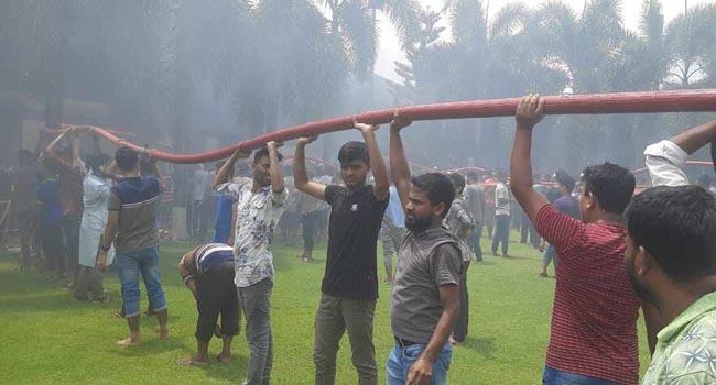 নারায়ণগঞ্জে পোশাক কারখানায় ভয়াবহ আগুন