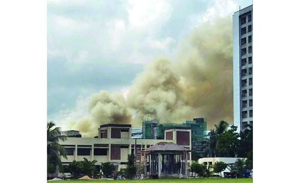 ফতুল্লায় গার্মেন্ট ও ডাইং কারখানায় ভয়াবহ অগ্নিকাণ্ড, আহত ৩৫ শ্রমিক